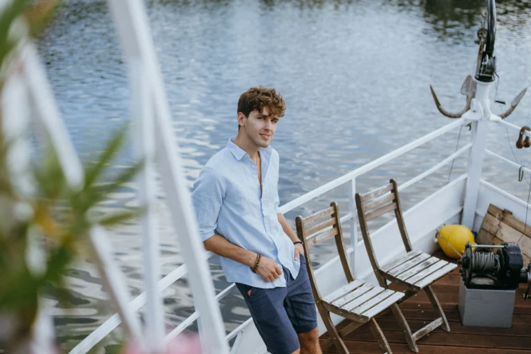 Stilvoll & kühl: Dein Guide für Sommermode für Männer Stilvoll & kühl: Dein Guide für Sommermode für Männer